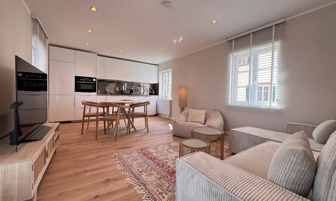 Floersheim Appartement | Cozy 1-bedroom Apt. WiFi, AC, in Flörsheim am Main/15 min to Frankfurt Airport
