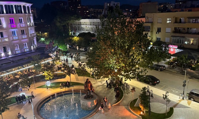 Tirana Appartement | Cozy 1-bedroom apartment with WiFi, AC in welcoming Tiranë