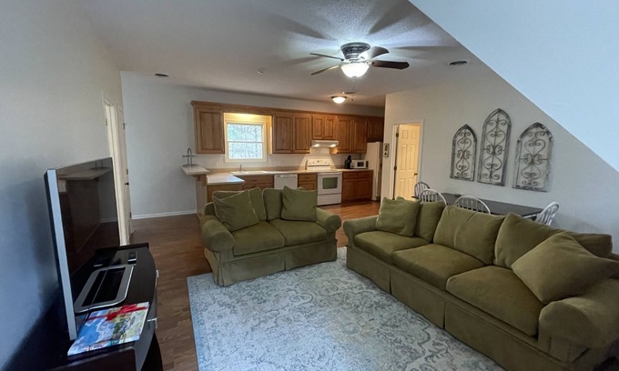 Oxford Appartement | Cozy, 1-bedroom apartment, 11 miles to campus