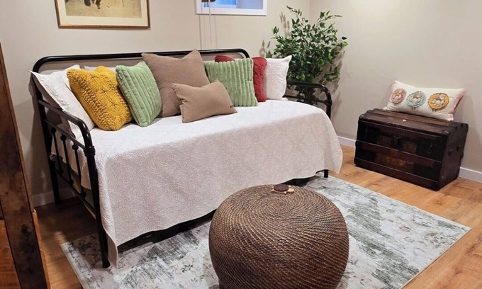 Salem Appartement | Cozy 1 bedroom basemant apt with private entrance and AC in the heart of Salem