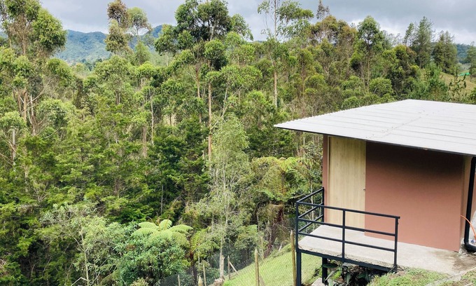 Envigado Chalet De Ski | Cozy 1 bedroom chalet in charming El Retiro with WiFi