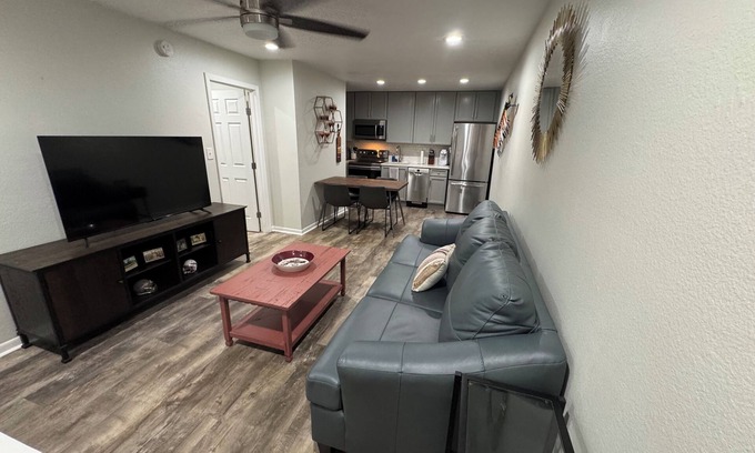 Tallahassee Copropriété | Cozy 1-bedroom condo across the street from FSU and Doak Campbell Stadium