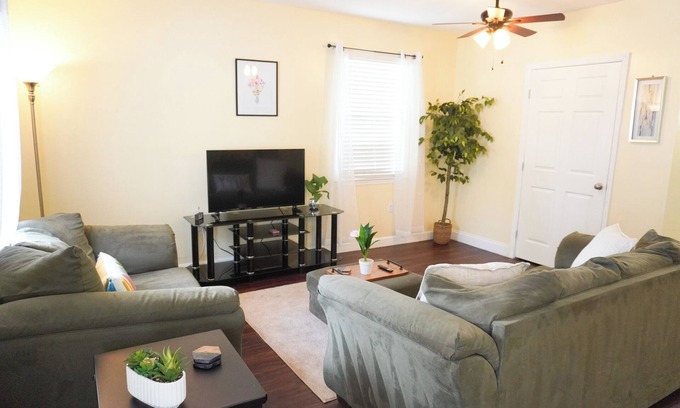 West Ashley Maison | Cozy 1-bedroom Guesthouse with WiFi/AC near Downtown Charleston
