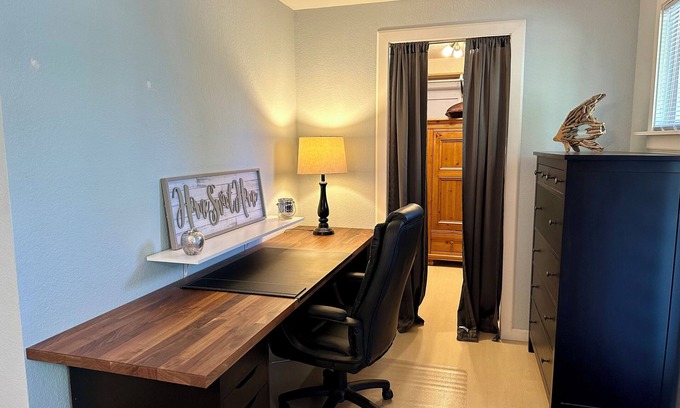 Port Orchard Appartement | Cozy 1-bedroom suite on a small goat farm with full kitchen and living room