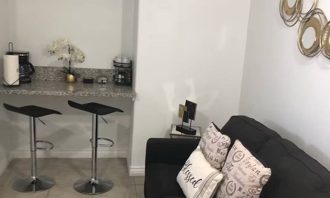 Whitney Appartement | Cozy 1-bedroom w/ WiFi, TV, Netflix, small kitchen, AC in exciting Las Vegas