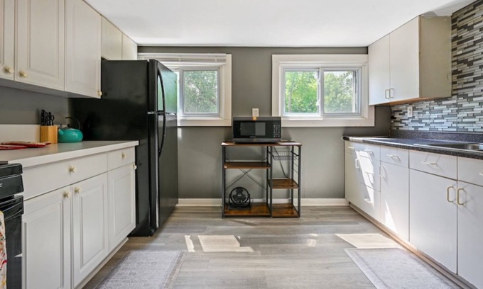 West Bloomfield Appartement | Cozy 1-bedroom with WiFi and AC in quaint Keego Harbor