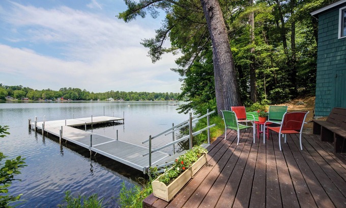North Windham Cabine | Cozy 100-year-old Maine camp, steps to Little Sebago Lake