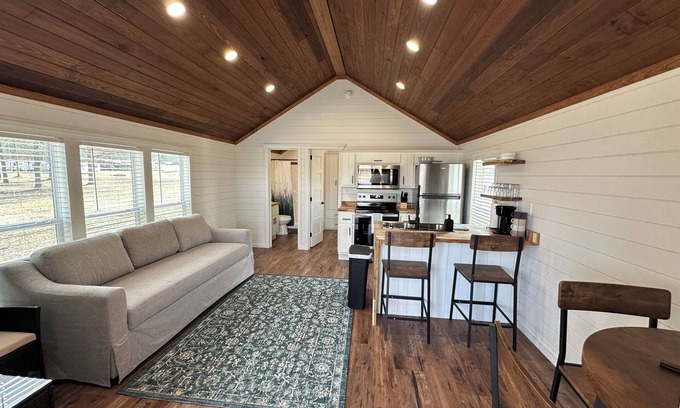 Cullman Cabine | Cozy 102 Cabin 1 bdrm on Smith Lake Located beside Smith Lake Park Boat Ramp