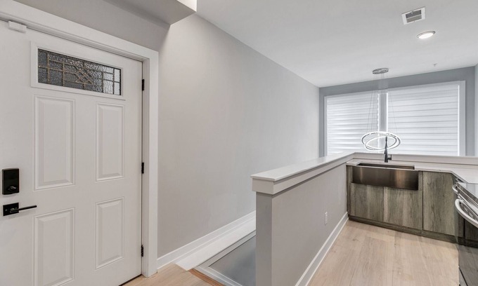 Fairmount Maison | Cozy 1B/1.5Ba Bi-Level Condo
