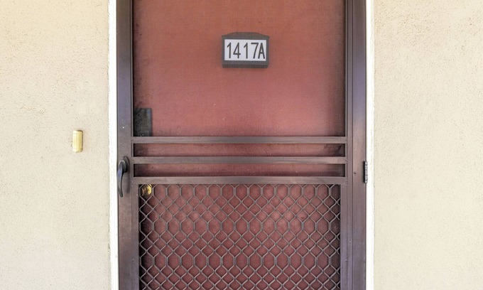 Alhambra Villa | Cozy 1B1b Downtown Retreat Balcony + Free Parking A