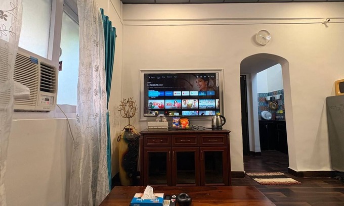 Pali Hill Appartement | Cozy 1BHK apartment at off Linking road, in enchanting Bandra west, Mumbai.