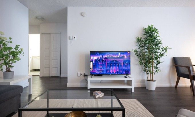 Latin Quarter Appartement | Cozy 1BR Downtown Montreal | Sofa Sleeps 2 | Prime Location