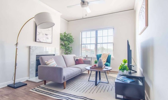 Irving Appartement | Cozy 1BR King Suite | Pool, Gym & Parking 01