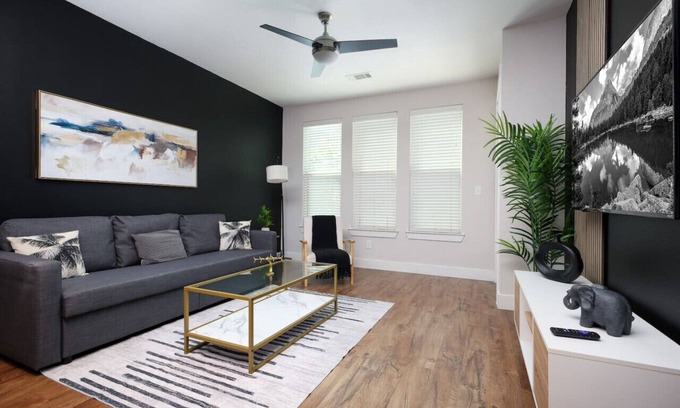 King William Appartement | Cozy 1BR w/ Gym, Parking, Near King Wms&Towers