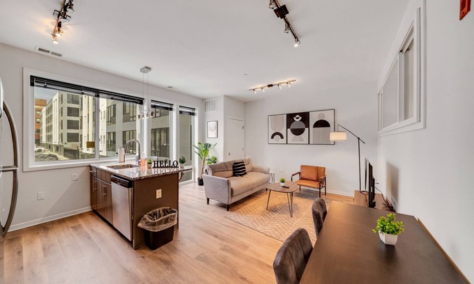 Brewerytown Appartement | Cozy 1Br Suite I Parking I W/d I Pool I Gym