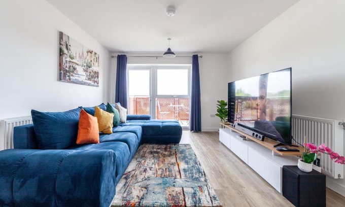 West Thurrock Appartement | Cozy 1BR with Feature Balcony near Lakeside Shopping Centre, Thurrock