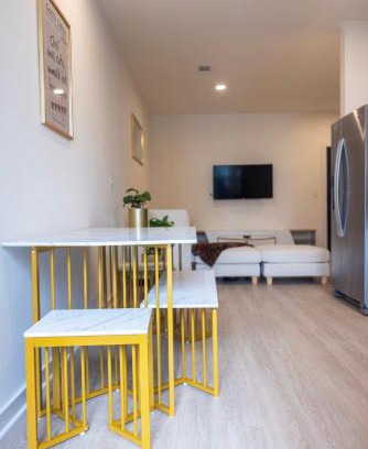 North Chesterfield Appartement | Cozy 1BR with Private Balcony, Gym, Pool & Workspace