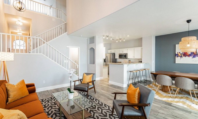 Spring Valley Maison | Cozy 2/2/.5 Townhome just 3 miles from Vegas Strip