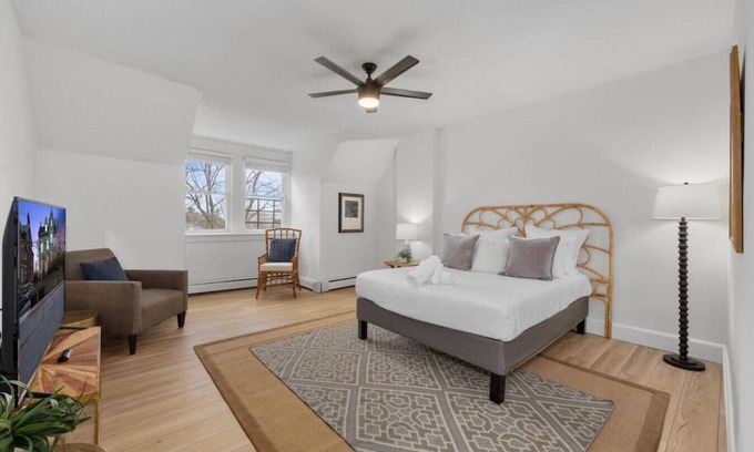 Mount Auburn Appartement | Cozy 2.5BR near Zoo | Hospitals | UC | Free Parking