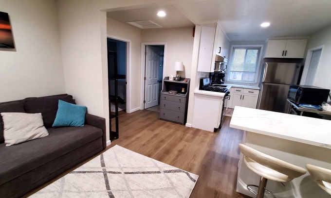 Concord Maison | Cozy 2 bdr unit in the center of East bay