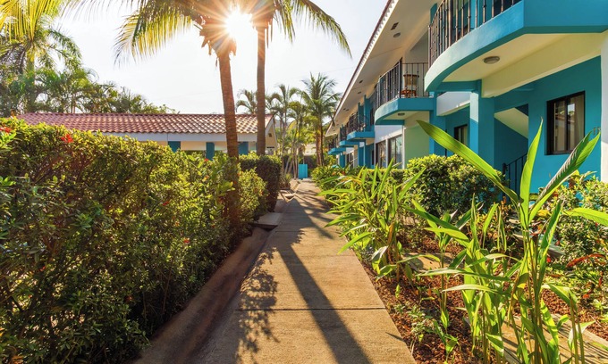 Coco Copropriété | Cozy 2 Bedroom Condo with AC and Pool in the Desirable Las Palmas Neighborhood