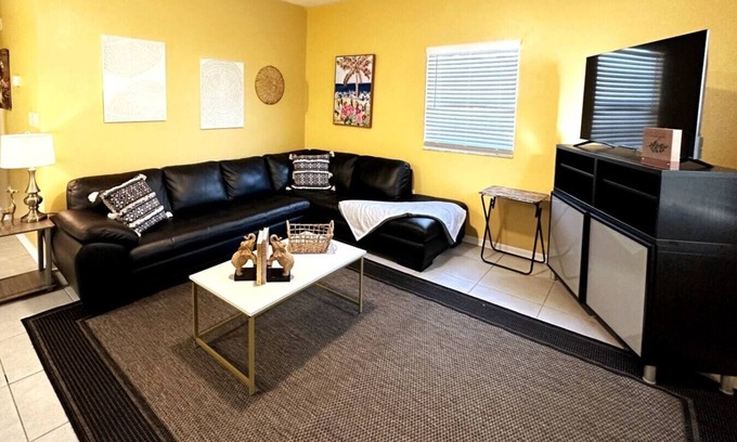 Pleasant Street Appartement | Cozy 2 Bedroom 1 Bathroom Downtown Bungalow