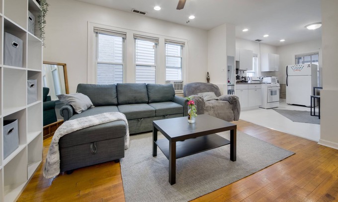 Bridgeport Appartement | Cozy 2 Bedroom 1 Bath. Centrally located with shared porch
