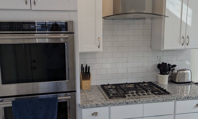 North Cape May Maison | Cozy 2-bedroom 1 bath cottage in charming North Cape May. Short walk to the bay.