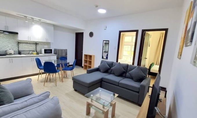 Bangkal Copropriété | Cozy 2-Bedroom 2-Bath condo San Lorenzo Place Makati WiFi 4KM NAIA