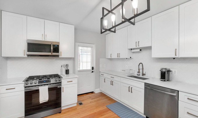Fredericksburg Appartement | Cozy 2-bedroom apartment in charming downtown Fredericksburg, 1GB WiFi, VRE