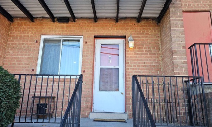 Nauck Appartement | Cozy 2-bedroom Apartment in Arlington Gem, minutes from DC
