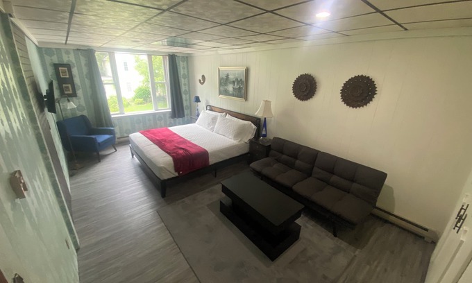 Elkader Appartement | Cozy 2-bedroom apartment in enjoyable Elkader with AC, WiFi, view of downtown