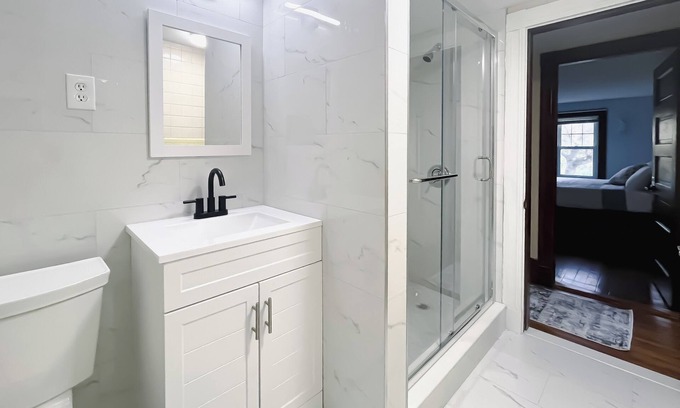 West Roxbury Appartement | Cozy 2-bedroom apartment in charming Dedham - Legacy Mall with WiFi
