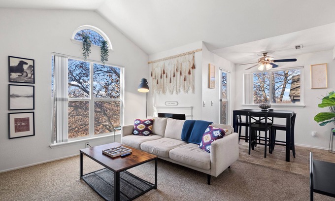 Sandy Appartement | Cozy 2-bedroom apartment with hot tub & pool in charming Sandy