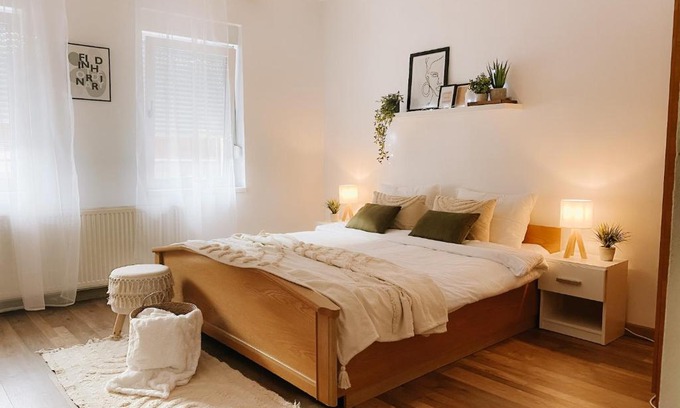 Caransebes Appartement | Cozy 2-Bedroom Boho-Themed Home