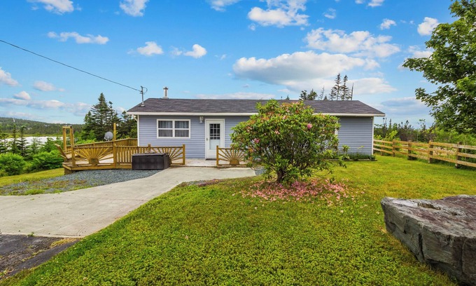 Terra Nova Maison | Cozy 2-bedroom bungalow in the country but minutes to the highway!