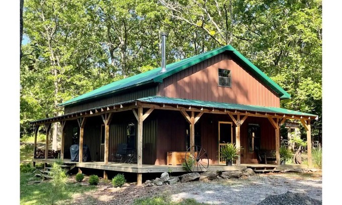 Pettit Cabine | Cozy 2 bedroom bunkhouse at Pettit Bay
