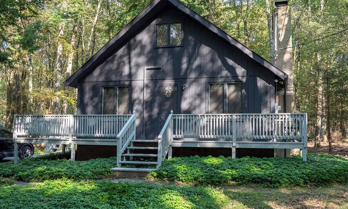 Albrightsville Cabine | Cozy 2-bedroom cabin located in the heart of the Poconos!