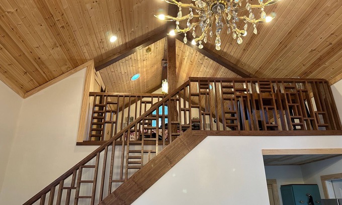 Gans Cabine | Cozy 2-bedroom cabin on 3 acres of mountaintop property