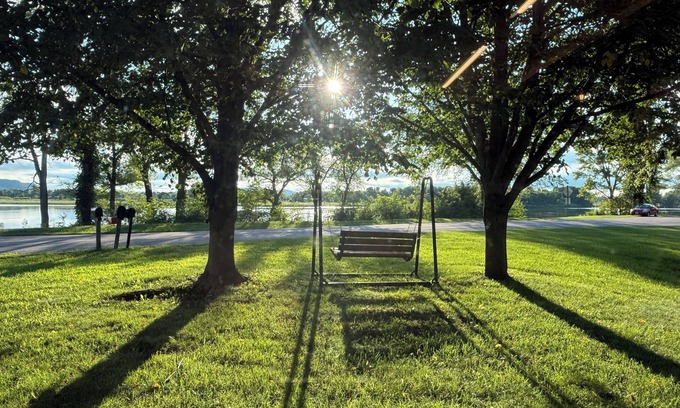Buffalo City Cabine | Cozy 2-bedroom cabin in charming Buffalo City with AC