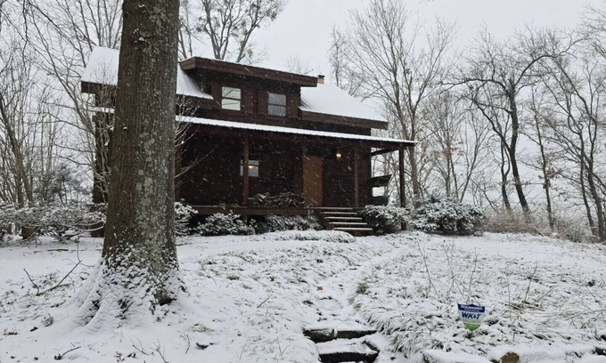 New Concord Cabine | Cozy 2-bedroom cabin within National Park with stunning lake view!