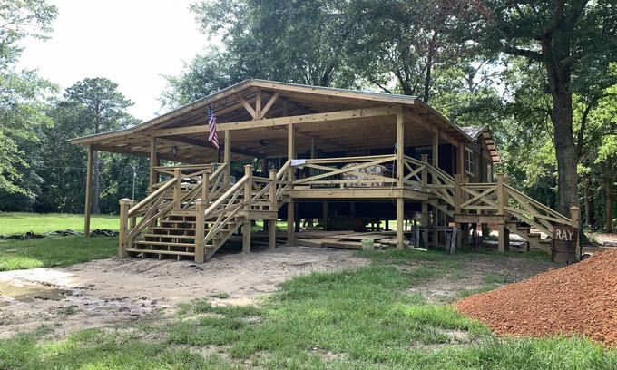 Kokomo Cabine | Cozy 2-bedroom cabin with AC on the Pearl River in Angie. LA