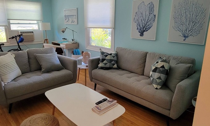 Alamitos Beach Copropriété | Cozy 2-bedroom condo in lovely Long Beach with AC