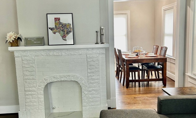 Kessler Maison | Cozy 2-bedroom duplex in quiet Kessler Park Bishop Arts with WiFi, AC