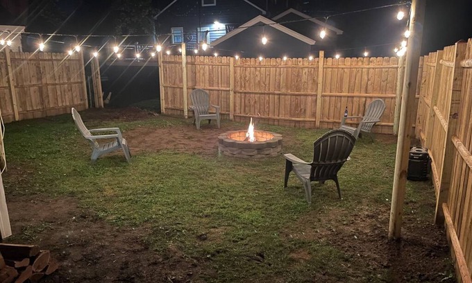 McKownville Maison | Cozy 2 bedroom home, Fast WIFI, Free Parking, BBQ