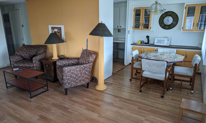 Tucson Estates Maison | Cozy 2 bedroom home in Tucson Estates with many amenities near many attractions.