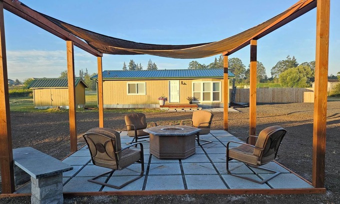 North Yelm Maison | Cozy 2-bedroom on 10 acres with WiFi, AC in wonderful Yelm
