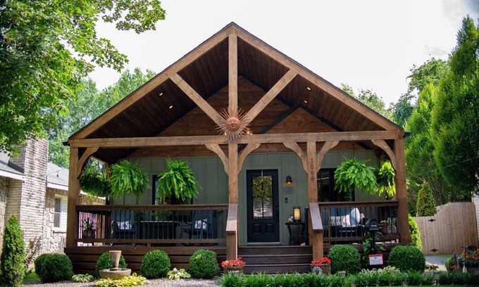Rountree Maison | Cozy 2-bedroom pet friendly bungalow in the heart of Springfield