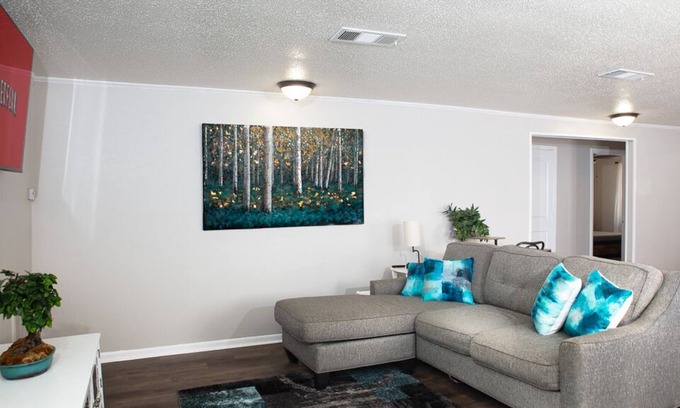 Malakoff Appartement | Cozy 2 bedroom rental unit w/ free oversize parki