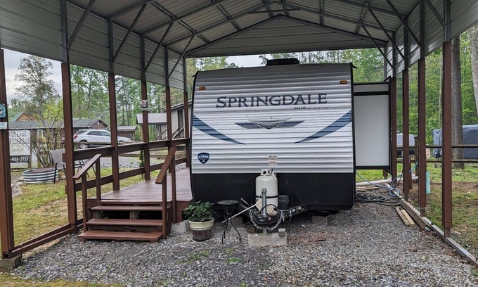 Pipestem Maison | Cozy 2-bedroom RV in amazing Pipestem with AC, WiFi and Heat Smart TV